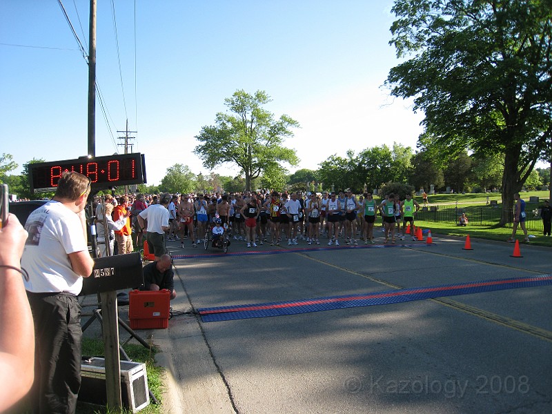 DexterA2 260.jpg - The Ann Arbor Track Club (AATC) hosts the annual Dexter to Ann Arbor Half Marathon run. These photos are the 2009 run.
